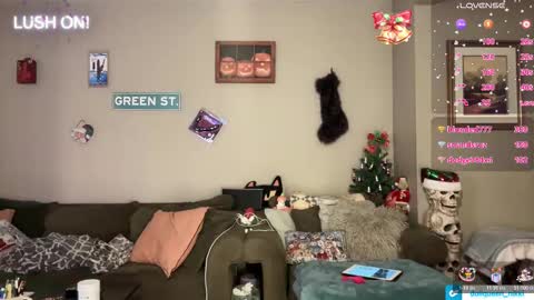 Snapshot of greenxxxqueen chatting on 11-30-25, 05:11 SexQueen Nikki online show from 11-30-25, 05:11