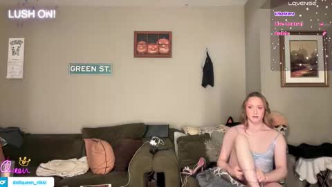 Snapshot of greenxxxqueen chatting on 02-10-26, 06:39 SexQueen Nikki online show from 02-10-26, 06:39