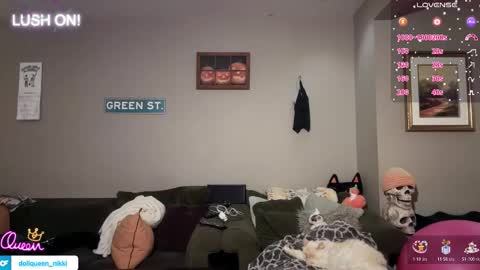 Snapshot of greenxxxqueen chatting on 02-11-26, 09:25 SexQueen Nikki online show from 02-11-26, 09:25