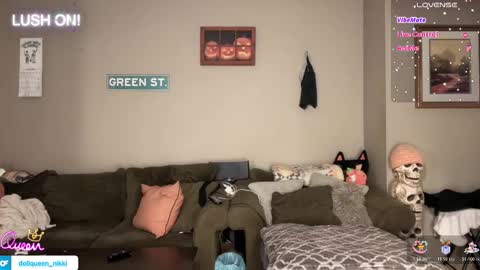 Snapshot of greenxxxqueen chatting on 02-13-26, 10:22 SexQueen Nikki online show from 02-13-26, 10:22