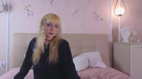 Snapshot of grettaluna chatting on 03-18-26, 08:12 Lola 3 online show from 03-18-26, 08:12
