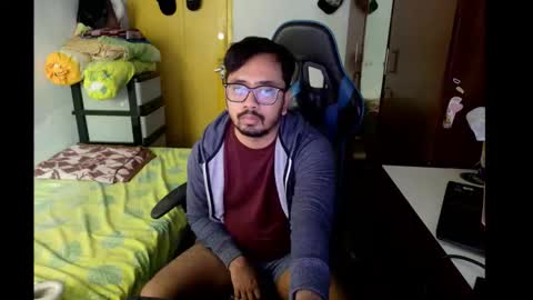 Snapshot of greybondage93 chatting on 10-04-25, 02:09 Grey Hardy Slave online show from 10-04-25, 02:09