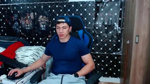 Snapshot of griego01 chatting on 01-09-26, 06:16 griego01 online show from 01-09-26, 06:16