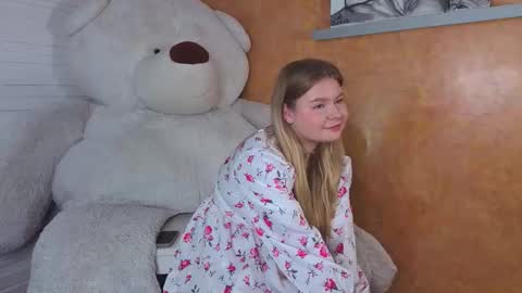 Snapshot of griselharsch chatting on 11-17-25, 07:14 Cidny online show from 11-17-25, 07:14