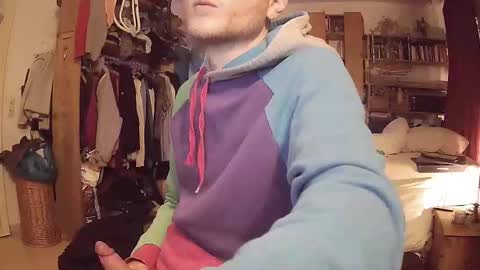 gruendamien online show from 12-19-25, 03:52