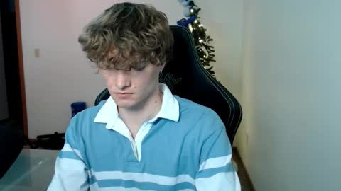 Snapshot of gucciboi4 chatting on 01-06-26, 10:45 gucciboi4 online show from 01-06-26, 10:45