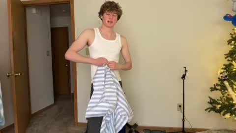 Snapshot of gucciboi4 chatting on 02-26-26, 05:23 gucciboi4 online show from 02-26-26, 05:23