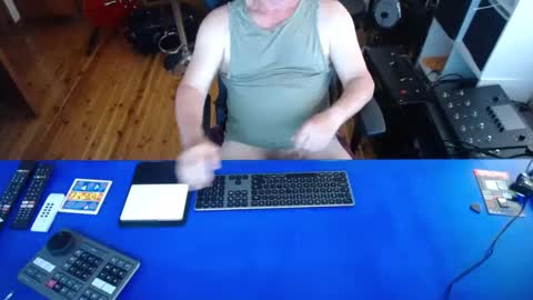 Snapshot of guesswhatigot2 chatting on 12-18-24, 06:32 guesswhatigot2 online show from 12-18-24, 06:32