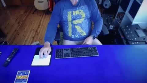 Snapshot of guesswhatigot2 chatting on 03-09-25, 03:11 guesswhatigot2 online show from 03-09-25, 03:11