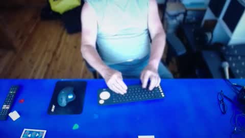 Snapshot of guesswhatigot2 chatting on 01-06-26, 07:23 guesswhatigot2 online show from 01-06-26, 07:23