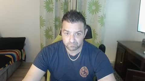 Snapshot of guillaume666286050 chatting on 05-03-26, 03:23 guillaume666286050 online show from 05-03-26, 03:23
