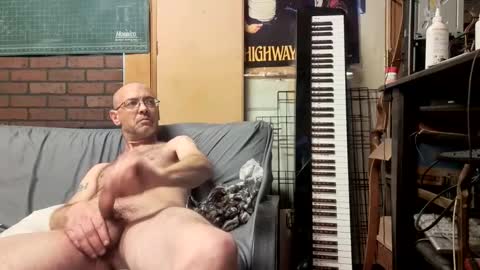 Snapshot of guitarist4206917 chatting on 04-10-26, 01:49 guitarist4206917 online show from 04-10-26, 01:49