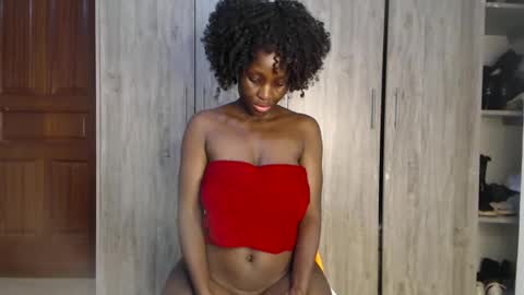 Snapshot of gulpess chatting on 12-19-24, 12:02 Miss Incredible online show from 12-19-24, 12:02