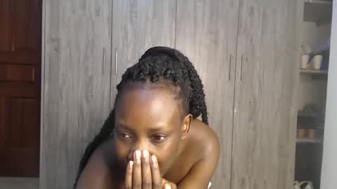 Snapshot of gulpess chatting on 01-24-25, 12:31 Miss Incredible online show from 01-24-25, 12:31
