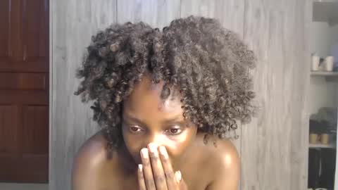 Snapshot of gulpess chatting on 01-28-25, 11:17 Miss Incredible online show from 01-28-25, 11:17