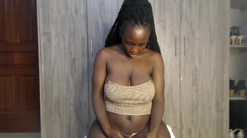 Snapshot of gulpess chatting on 02-18-25, 10:47 Miss Incredible online show from 02-18-25, 10:47