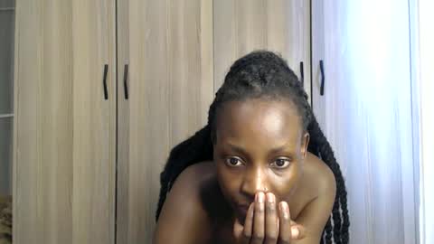 Snapshot of gulpess chatting on 09-17-25, 11:12 Miss Incredible online show from 09-17-25, 11:12