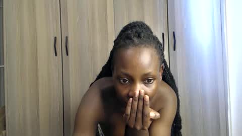 Snapshot of gulpess chatting on 09-18-25, 11:23 Miss Incredible online show from 09-18-25, 11:23