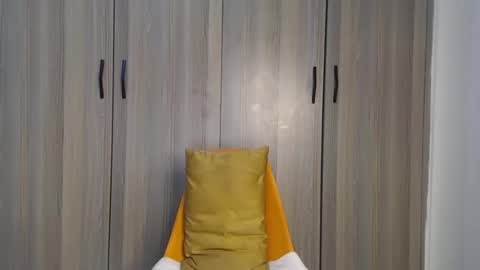 Snapshot of gulpess chatting on 10-05-25, 11:35 Miss Incredible online show from 10-05-25, 11:35