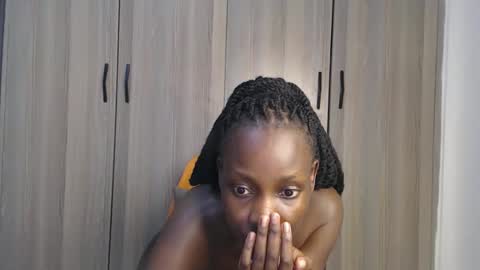 Snapshot of gulpess chatting on 10-09-25, 12:19 Miss Incredible online show from 10-09-25, 12:19