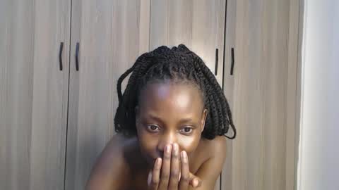 Snapshot of gulpess chatting on 10-16-25, 12:44 Miss Incredible online show from 10-16-25, 12:44