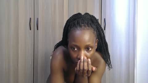 Snapshot of gulpess chatting on 10-18-25, 12:28 Miss Incredible online show from 10-18-25, 12:28