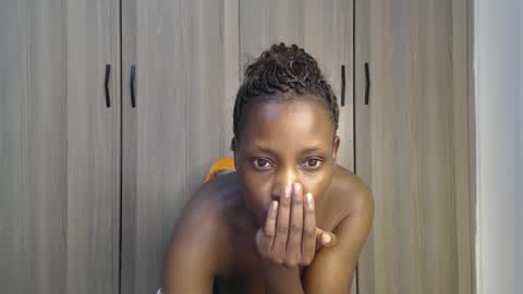 Miss Incredible online show from 05-12-26, 11:57