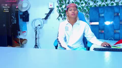 Hakim online show from 01-18-25, 04:42