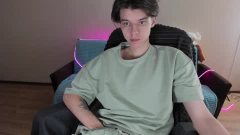 Snapshot of guy_liam1 chatting on 12-23-24, 01:24 guy_liam1 online show from 12-23-24, 01:24