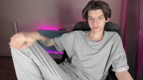 Snapshot of guy_liam1 chatting on 03-06-25, 02:18 guy_liam1 online show from 03-06-25, 02:18