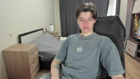 guy_liam1 online show from 04-05-26, 07:49