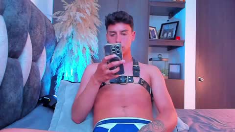 Snapshot of guy_twinks chatting on 12-05-24, 08:22 Gabriel online show from 12-05-24, 08:22