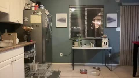 Snapshot of guyduder chatting on 11-13-25, 02:54 guyduder online show from 11-13-25, 02:54