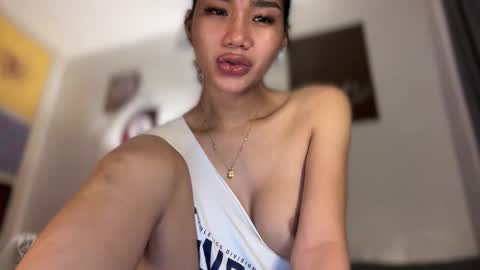 Snapshot of gwapangahas chatting on 12-19-25, 09:22 Alexa online show from 12-19-25, 09:22