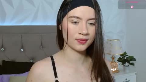 Gwen Drew online show from 10-31-25, 01:01