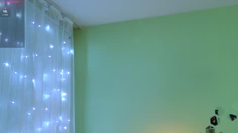 Snapshot of gwen_lady chatting on 12-24-24, 05:55 Sweety Kitty online show from 12-24-24, 05:55