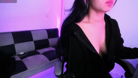 Snapshot of gwenhazel chatting on 10-06-25, 11:18 gwenhazel online show from 10-06-25, 11:18