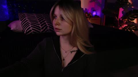 Snapshot of gwenhilton chatting on 01-03-25, 06:11 gwenhilton online show from 01-03-25, 06:11