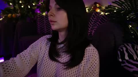 Snapshot of gwenhilton chatting on 02-27-25, 05:56 gwenhilton online show from 02-27-25, 05:56