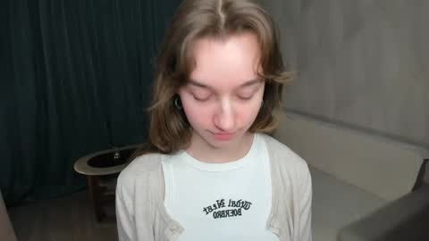 Snapshot of gwenndasher chatting on 03-18-26, 08:28 Reze online show from 03-18-26, 08:28