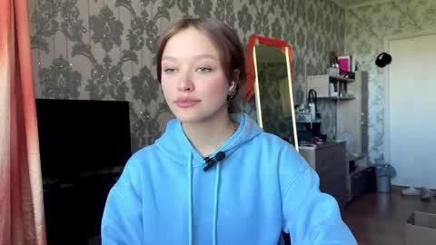 Snapshot of gwynethoverdick chatting on 05-17-26, 06:11 Nika Kova online show from 05-17-26, 06:11