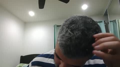 Snapshot of h0nest84 chatting on 12-15-24, 04:18 h0nest84 online show from 12-15-24, 04:18