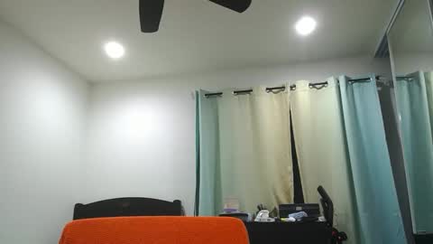Snapshot of h0nest84 chatting on 12-15-24, 07:24 h0nest84 online show from 12-15-24, 07:24