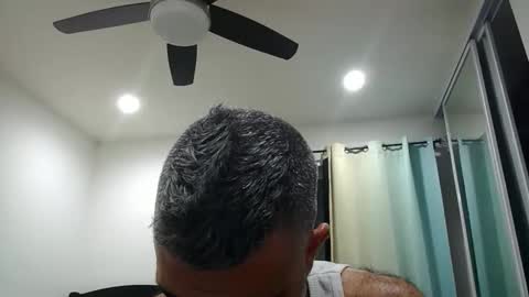 Snapshot of h0nest84 chatting on 11-13-25, 02:43 h0nest84 online show from 11-13-25, 02:43