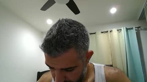 Snapshot of h0nest84 chatting on 12-15-25, 12:04 h0nest84 online show from 12-15-25, 12:04