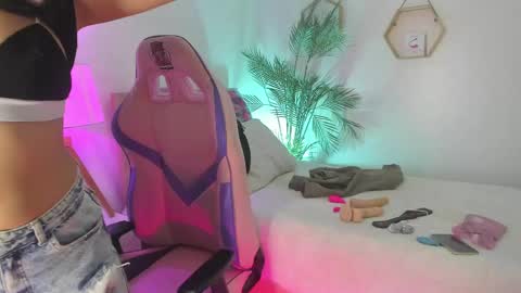 Hadid online show from 04-16-26, 02:01