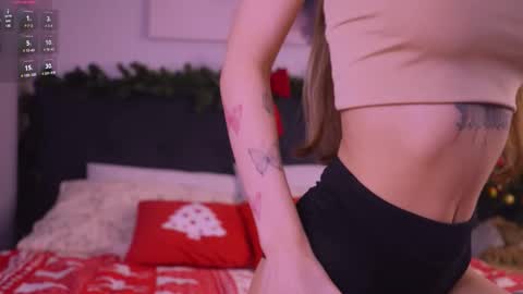 Snapshot of hadleynichols chatting on 01-09-26, 01:19 Hi Im Rebecca Glad to see you in my room PVT is open online show from 01-09-26, 01:19