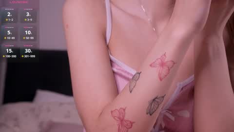 Snapshot of hadleynichols chatting on 02-06-26, 01:32 Hi Im Rebecca Glad to see you in my room PVT is open online show from 02-06-26, 01:32