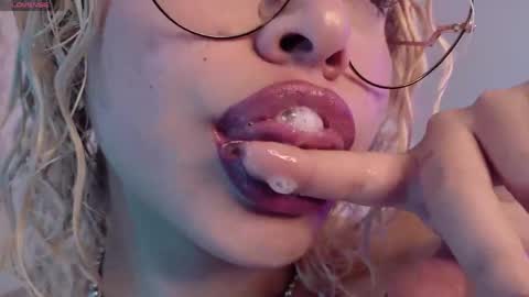 Haely online show from 04-11-26, 11:42