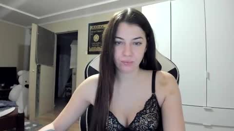 Snapshot of hailey_beauty chatting on 11-21-25, 05:22 Sk pe Anya388109 online show from 11-21-25, 05:22